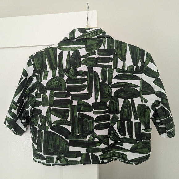 Banana Republic- The Boxy Crop Short-Sleeve Shirt (Green Print) - Picture 4 of 4